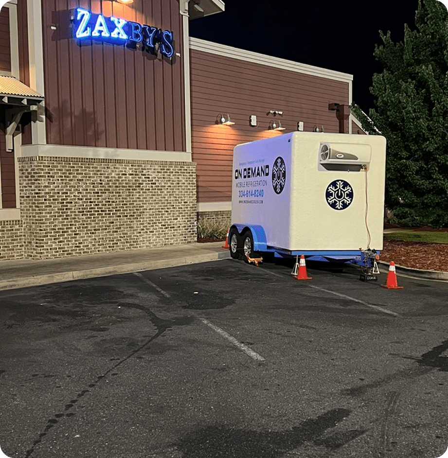 Zaxby's exterior at night with trailer